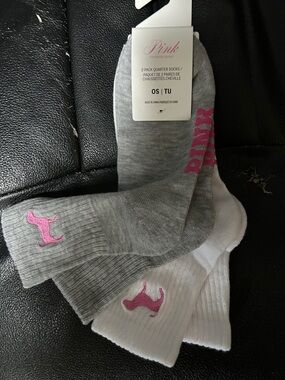 PINK Victoria's Secret Gray & White Quarter Socks with Pink Logo - 2-Pack